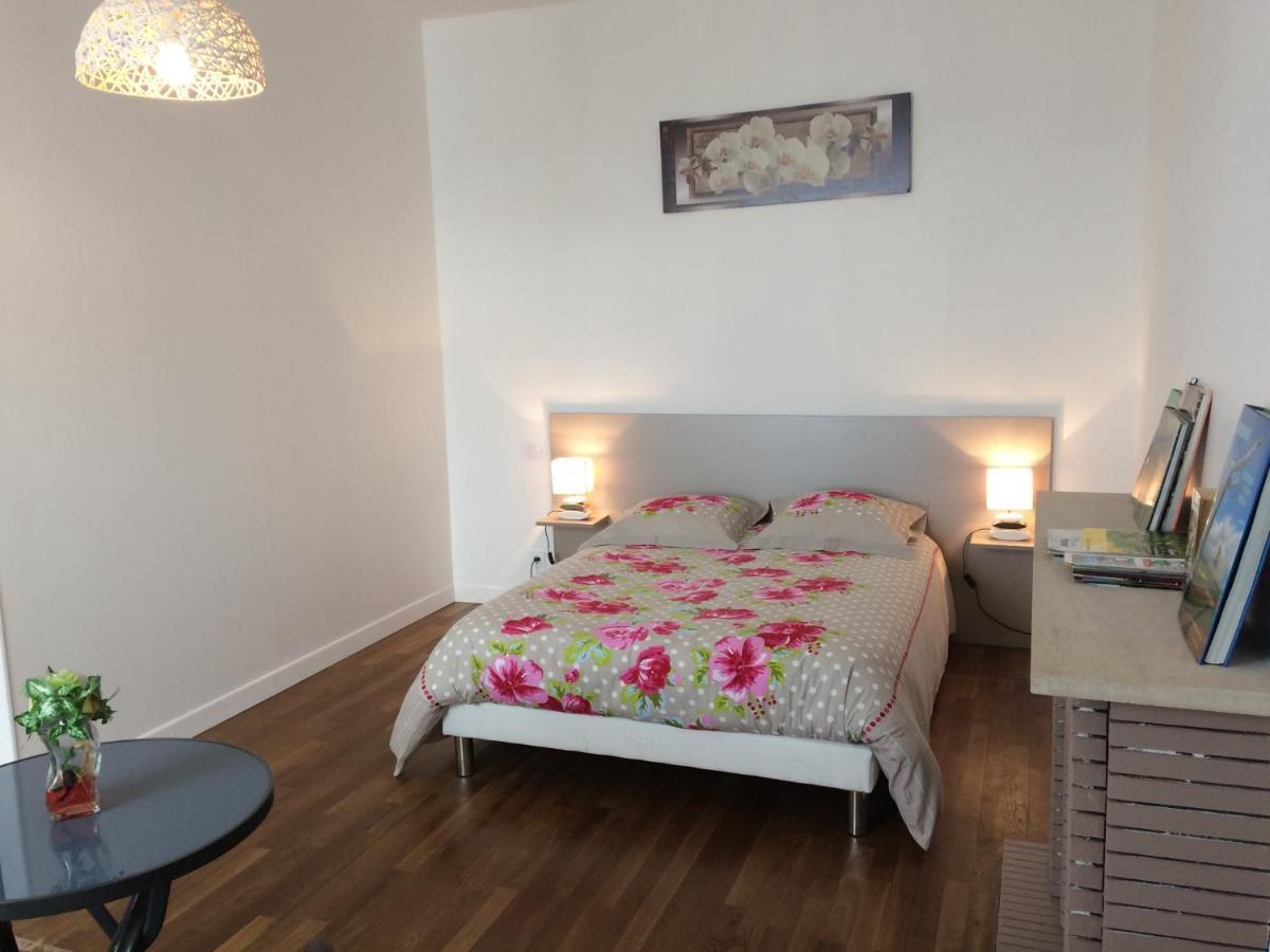 Chambres " Orchidees " Saint-Denis-de-Gastines エクステリア 写真
