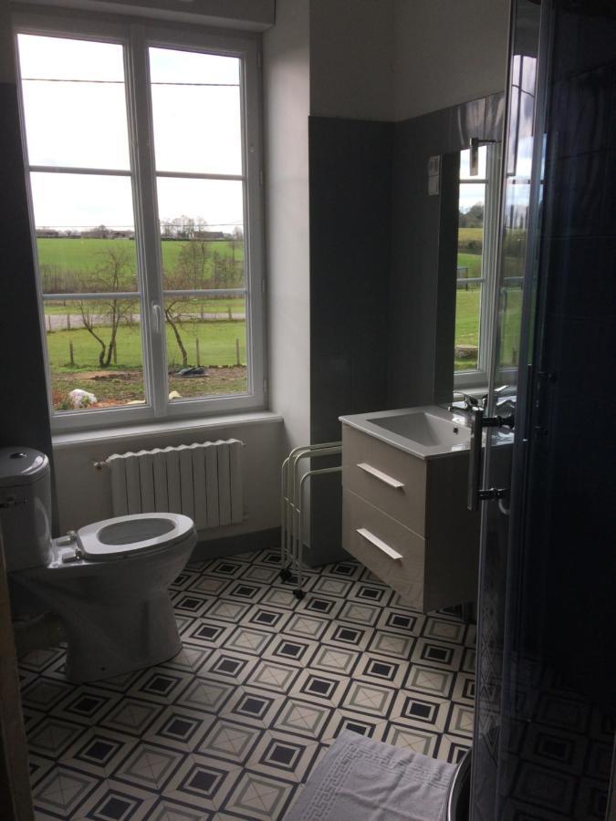 Chambres " Orchidees " Saint-Denis-de-Gastines エクステリア 写真