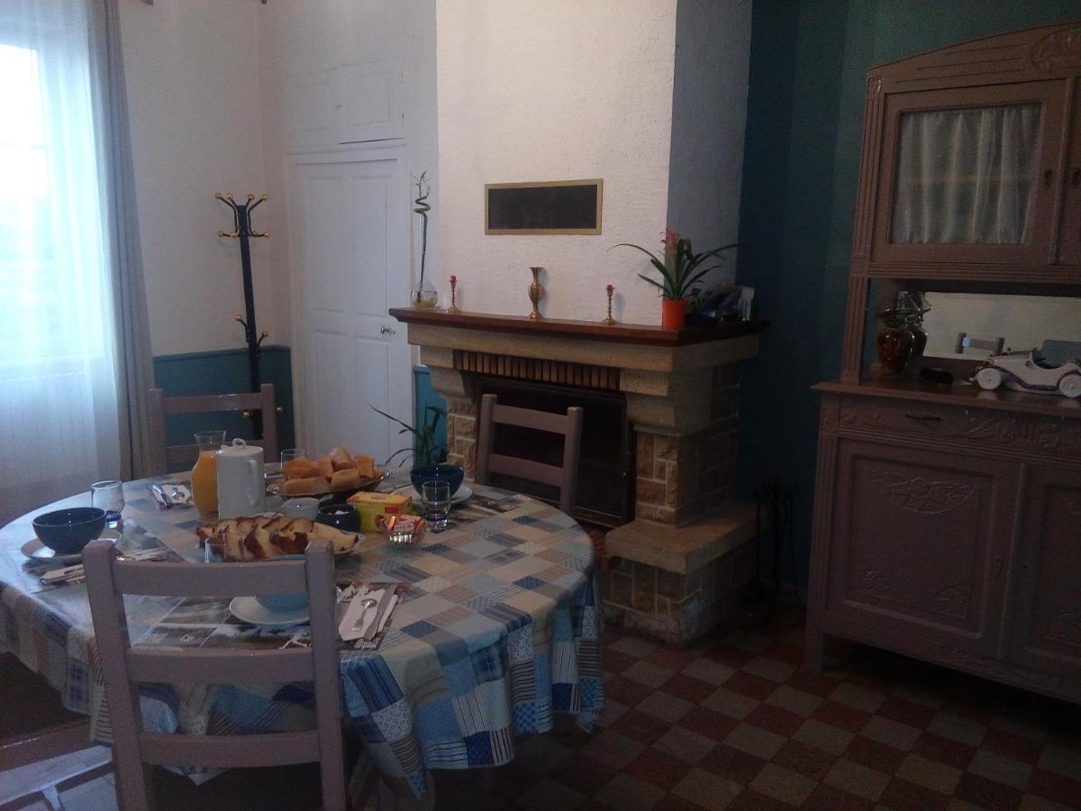 Chambres " Orchidees " Saint-Denis-de-Gastines エクステリア 写真