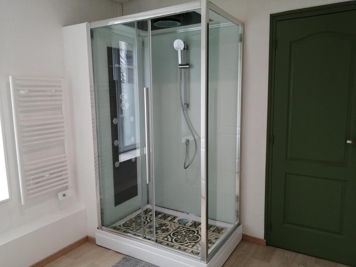 Chambres " Orchidees " Saint-Denis-de-Gastines エクステリア 写真